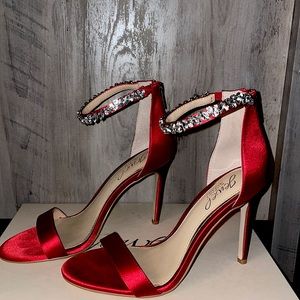 Jewel Badgley Mischka- color red